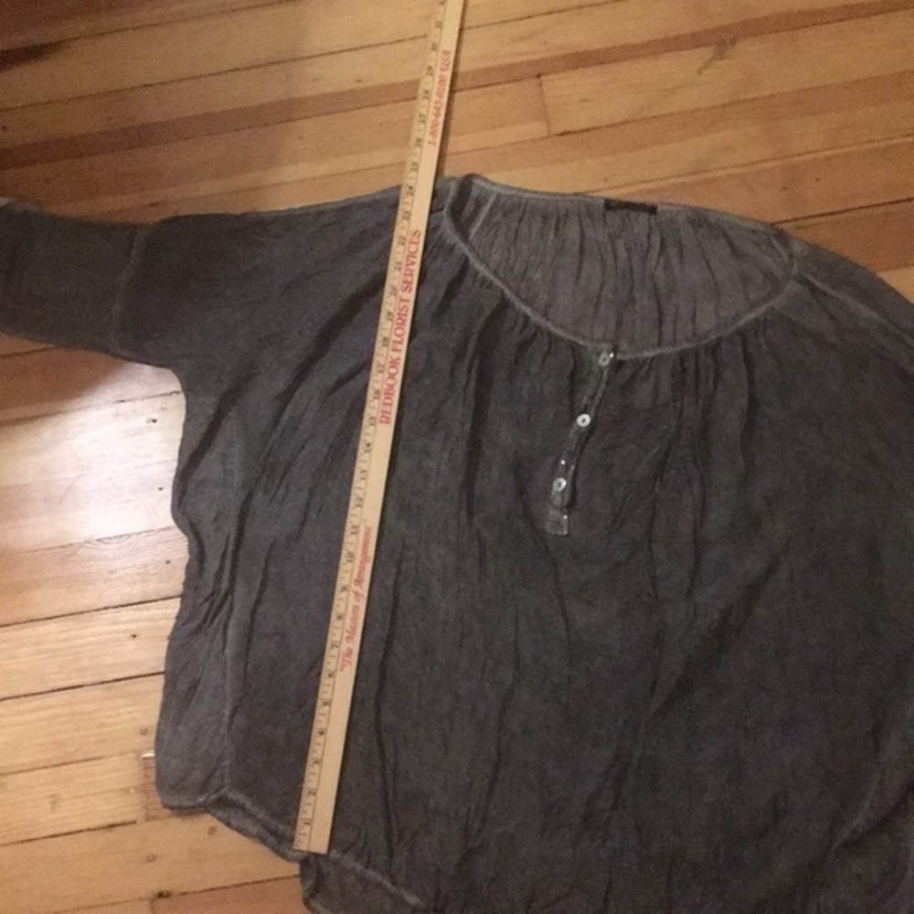 Grey long sleeved crinkle top made‎ in Italy - Picture 7 of 9
